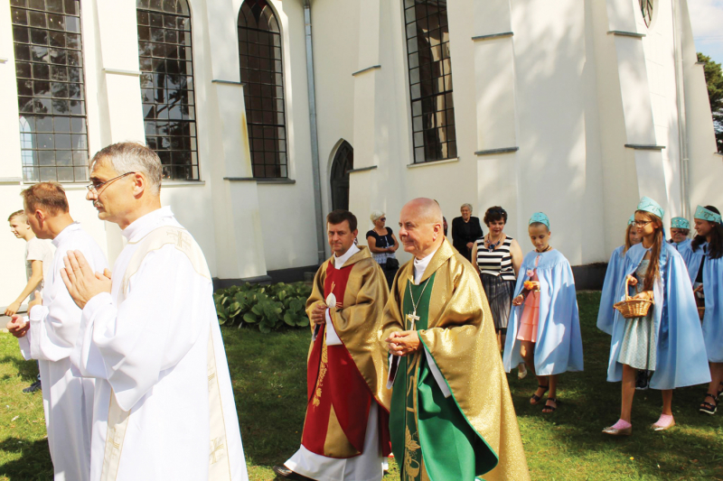 <strong>S. Tamkevičius sekmadienį meldėsi Krikštonyse. </strong>