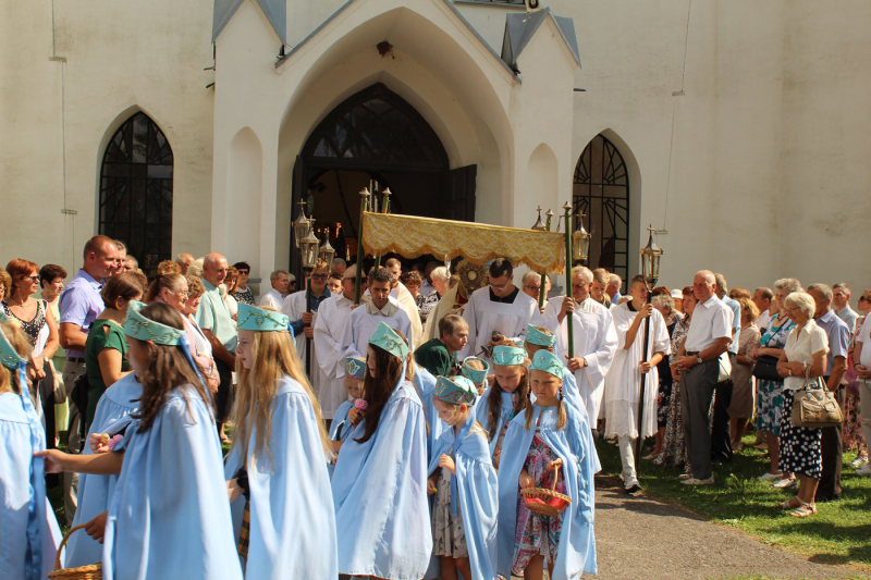 <strong>S. Tamkevičius sekmadienį meldėsi Krikštonyse. </strong>