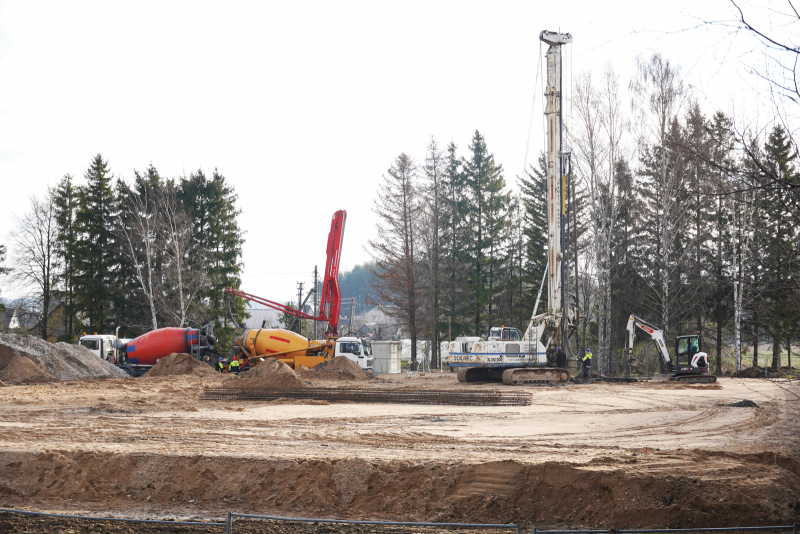 Prasidėjo ilgai laukti naujos autobusų stoties su prekybos centru statybos darbai.