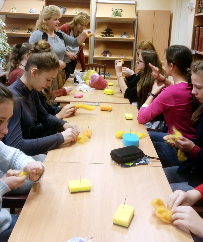 <strong>Mokytoja J. Talandienė vedė edukacinį užsiėmimą  ,,Žaislų vėlimas sausuoju būdu”.</strong>